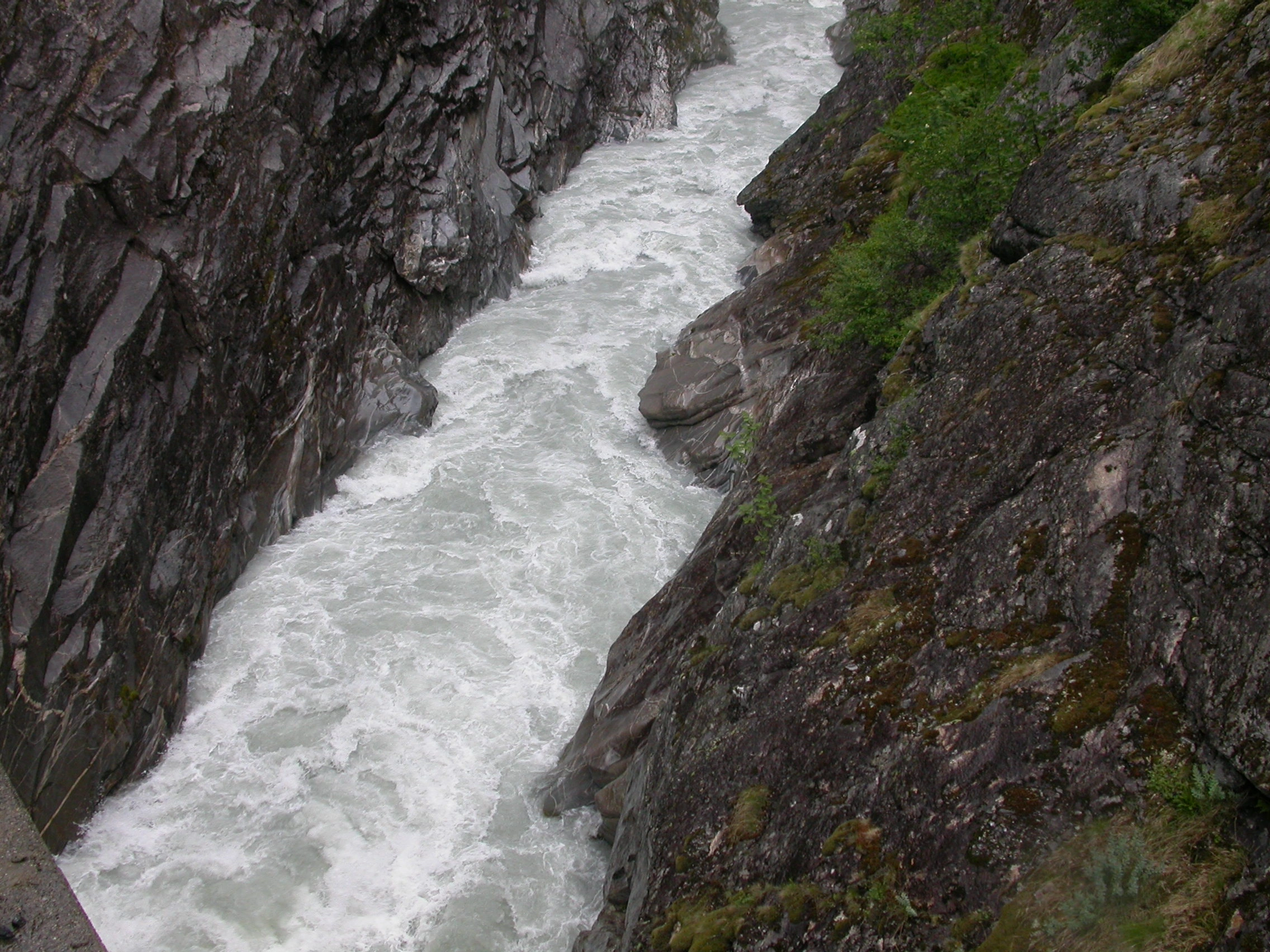 LD-1-16 Turbid elv i foss og fossestryk.